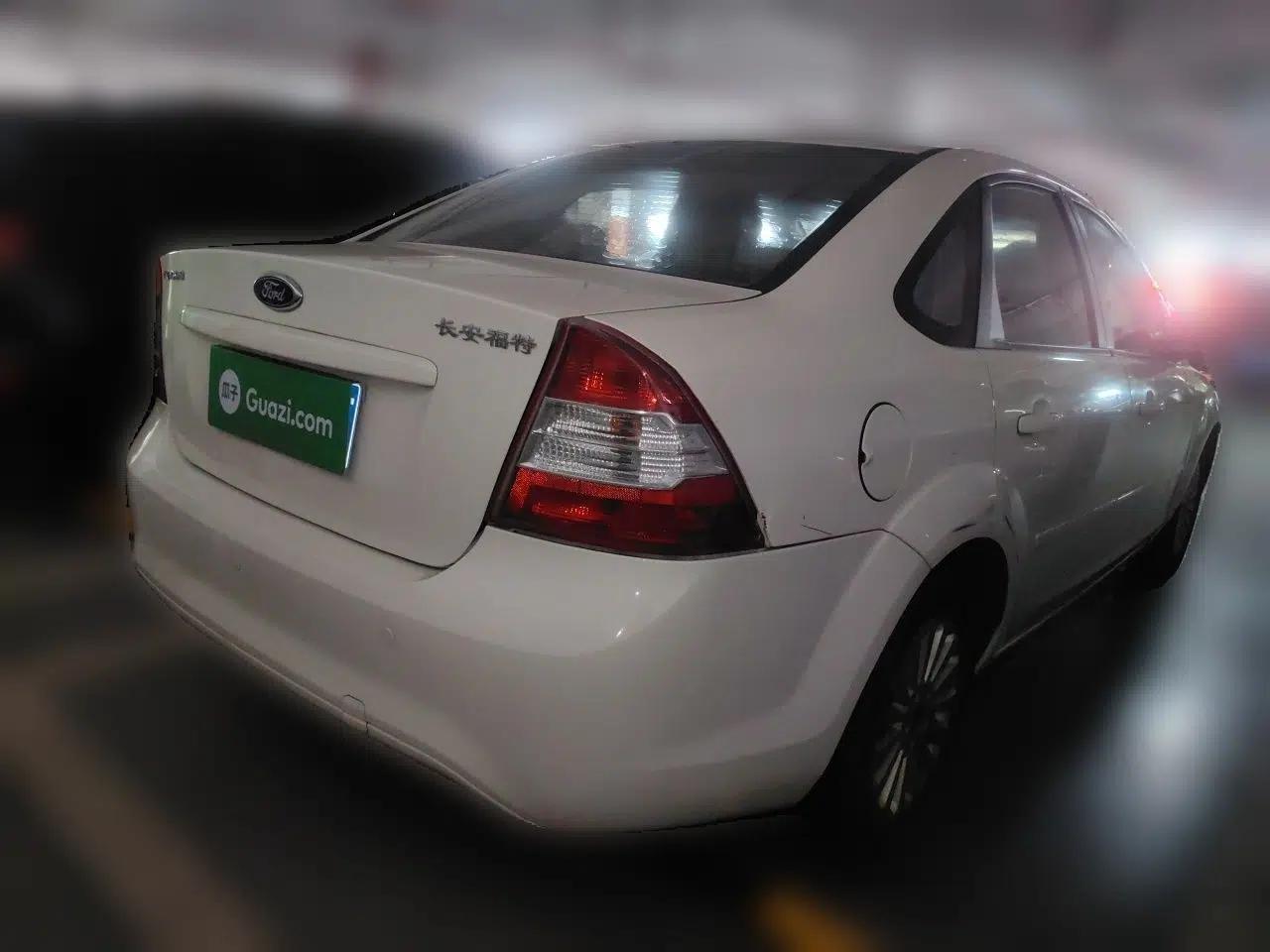 Ford Focus 2013 Sedan Classic 1.8L Automatic Fashion Edition — миниатюра 6