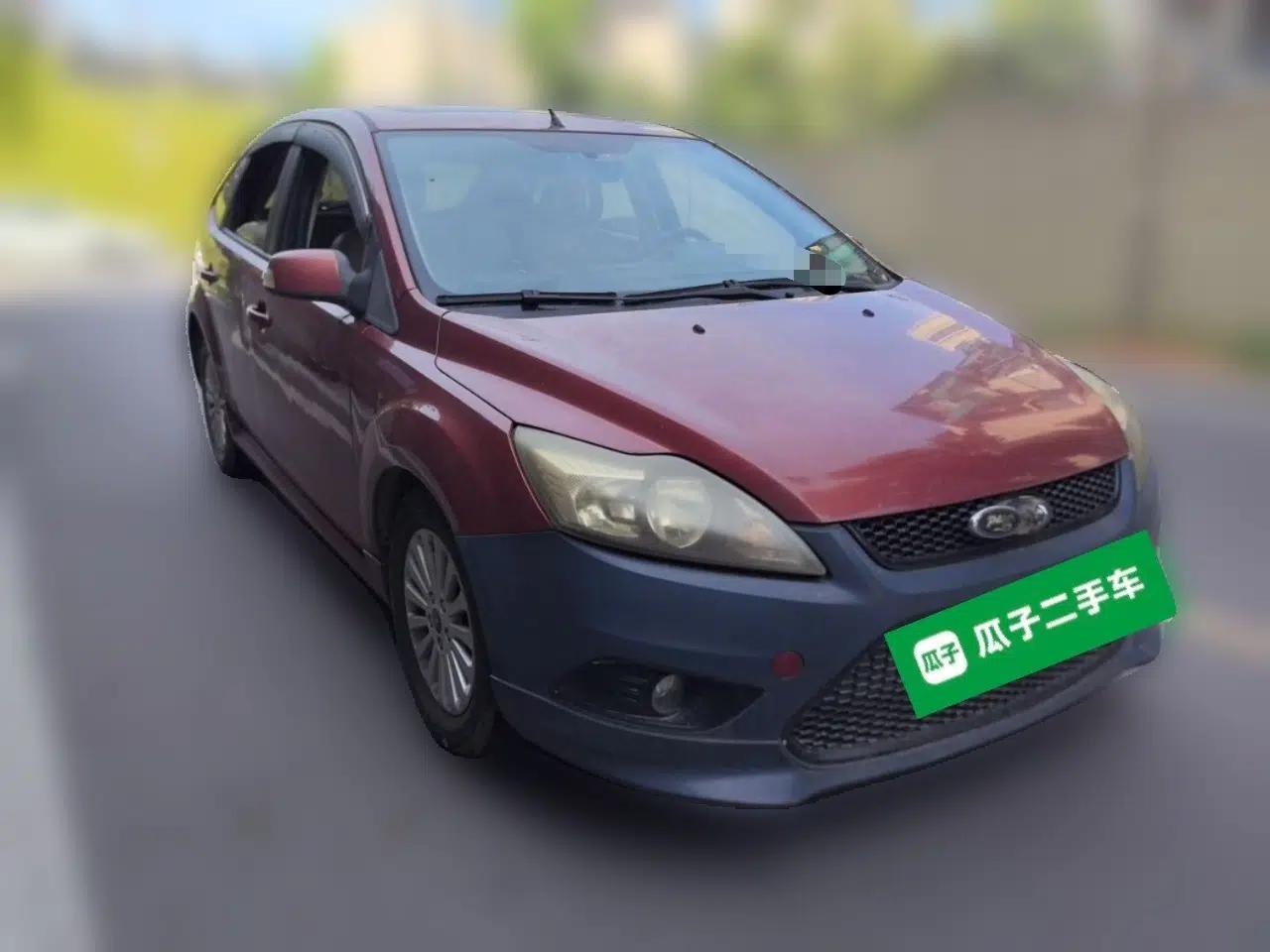 Ford Focus 2013 Hatchback Classic 1.8L Automatic Fashion Edition — миниатюра 3