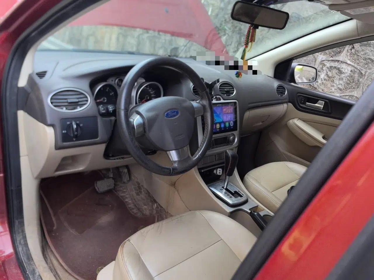 Ford Focus 2013 Hatchback Classic 1.8L Automatic Fashion Edition — миниатюра 9