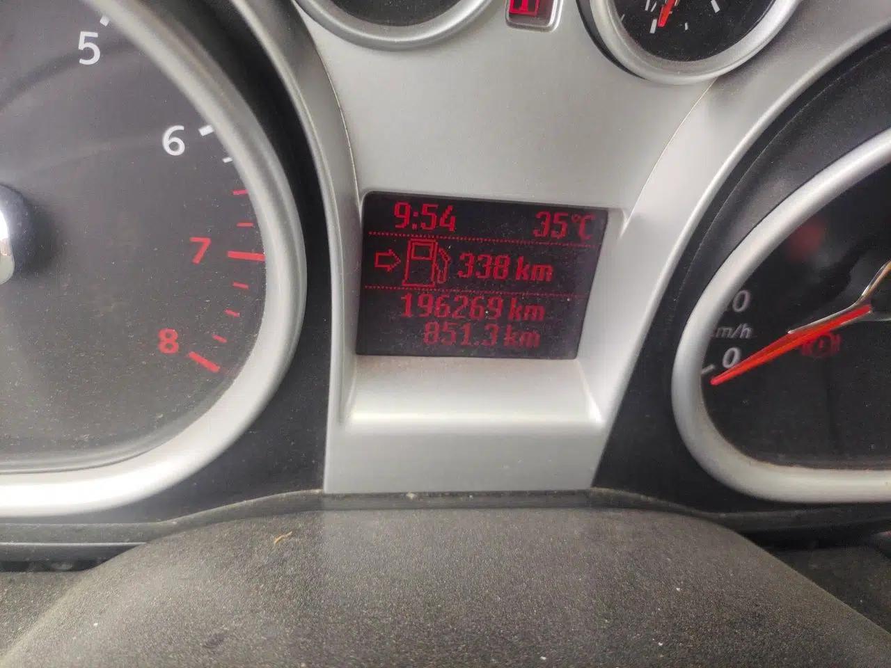 Ford Focus 2013 Hatchback Classic 1.8L Manual Base Model — миниатюра 12