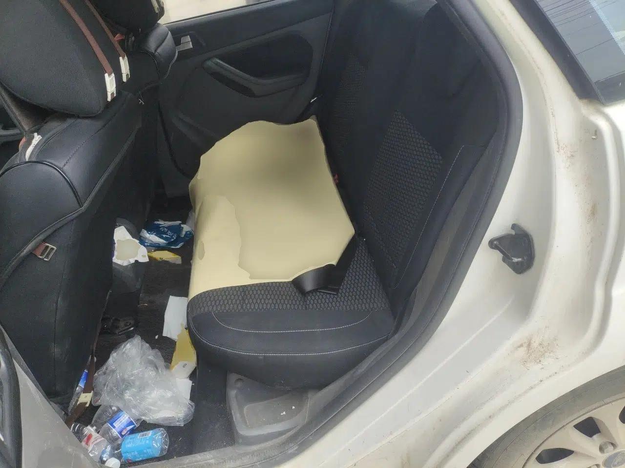 Ford Focus 2013 Hatchback Classic 1.8L Manual Base Model — миниатюра 17