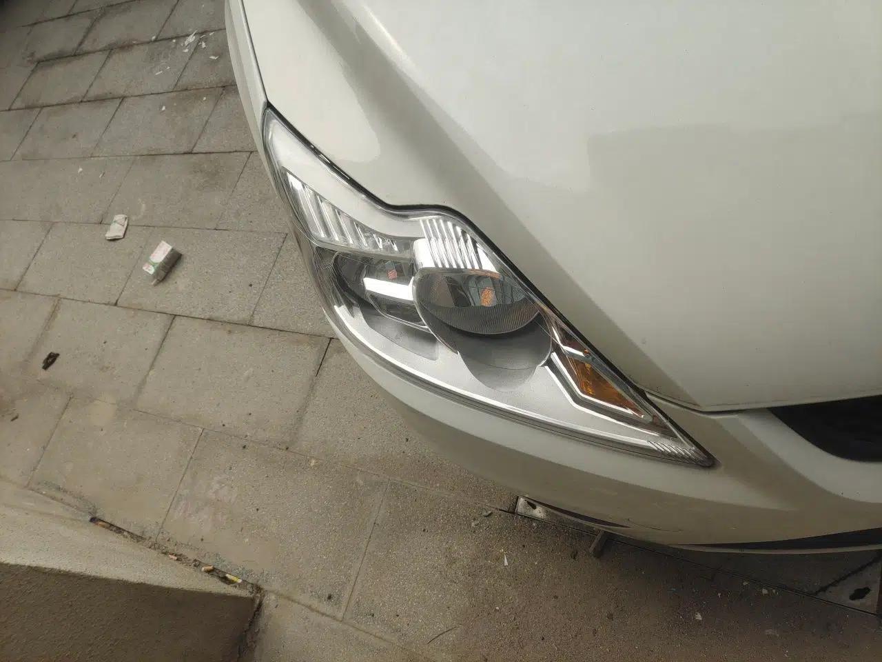Ford Focus 2013 Hatchback Classic 1.8L Manual Base Model — миниатюра 7