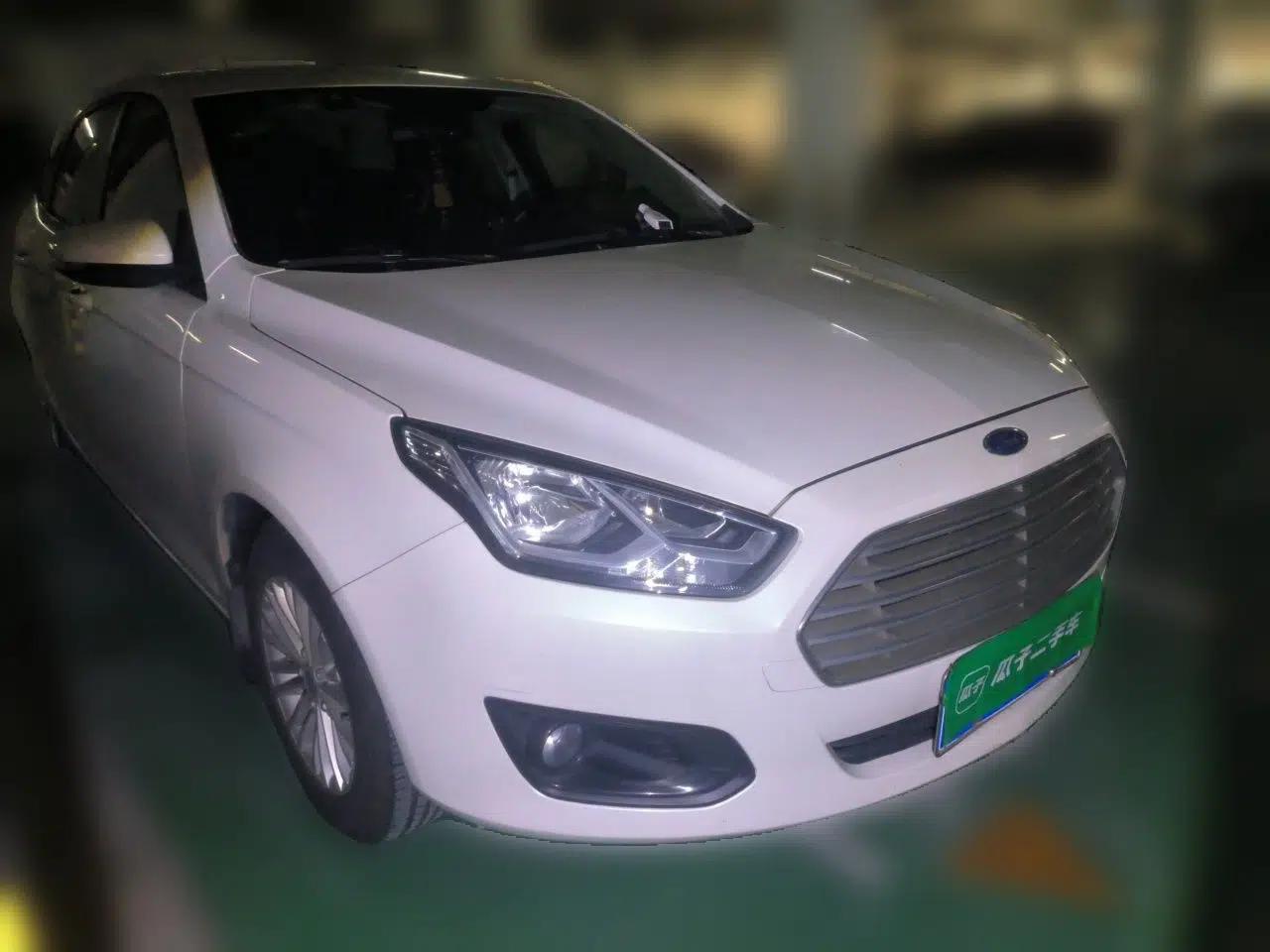 Ford Escort 2015 1.5L Automatic Comfort Edition — миниатюра 3