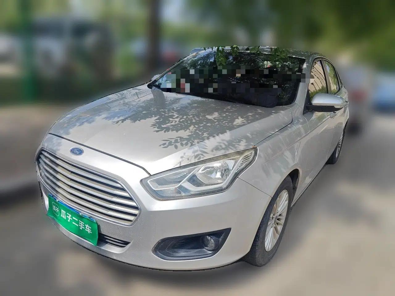 Ford Escort 2015 1.5L Manual Comfort Model — миниатюра 1