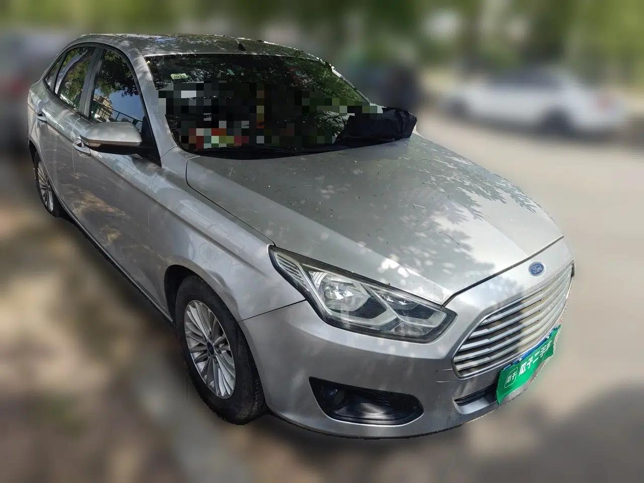 Ford Escort 2015 1.5L Manual Comfort Model — миниатюра 3