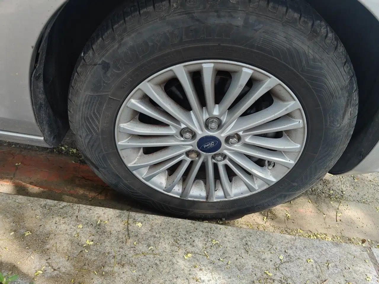 Ford Escort 2015 1.5L Manual Comfort Model — миниатюра 8