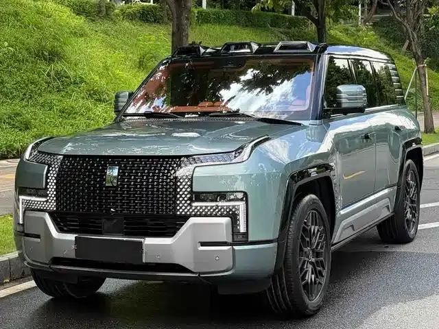 Looking up at the 2023 U8 Luxury Edition