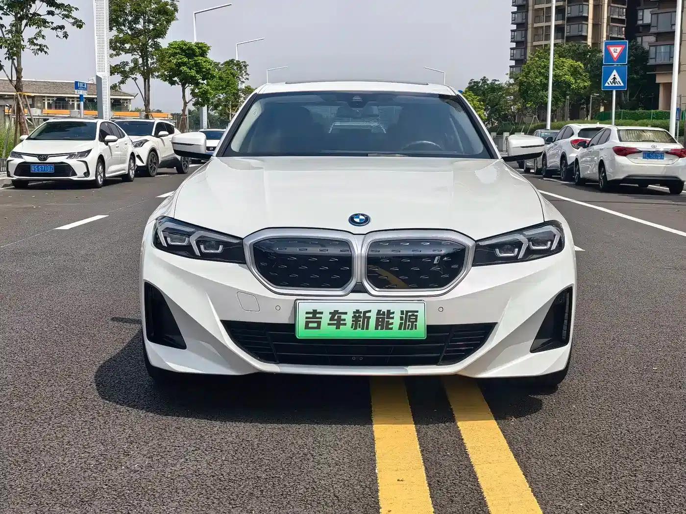 BMW i3 2024 eDrive 35L — миниатюра 2