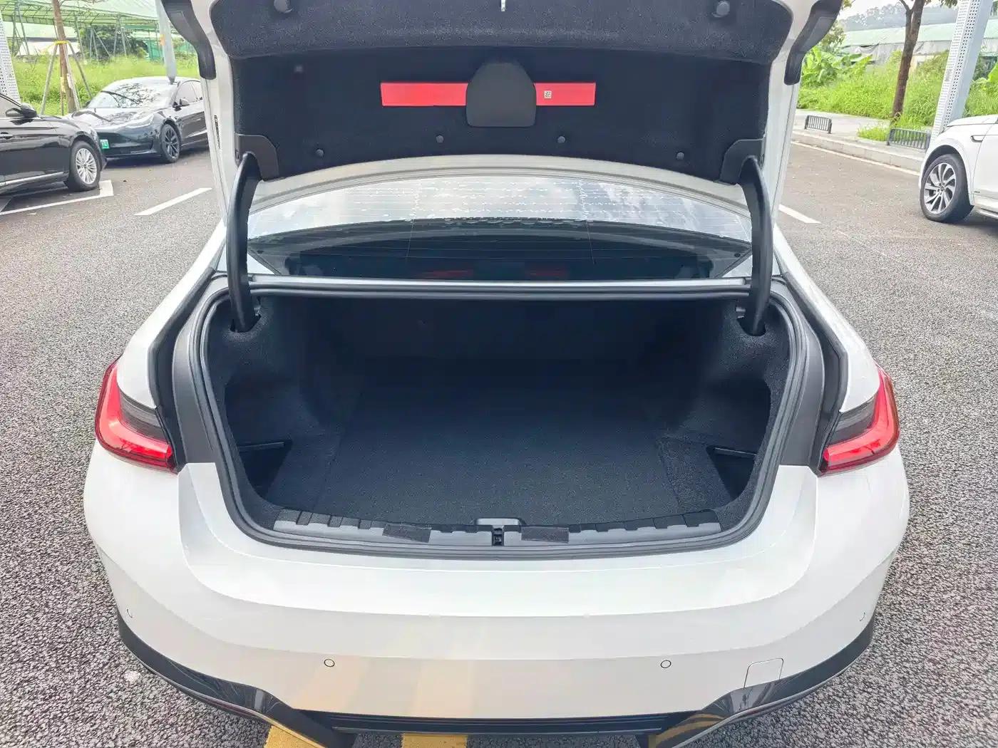 BMW i3 2024 eDrive 35L — миниатюра 13