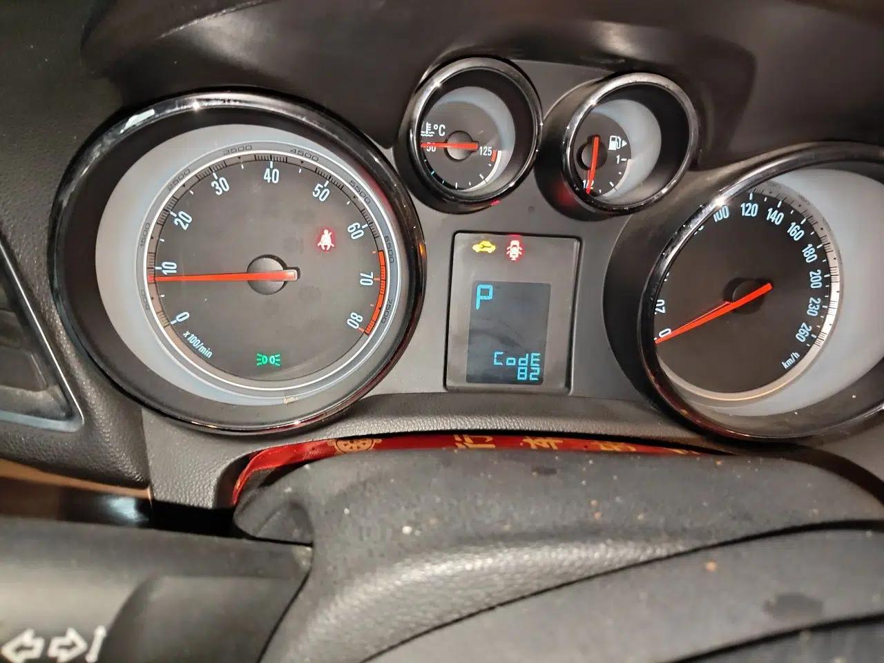 Buick Encore 2013 1.4T Automatic Two-Wheel Drive Elite Model — миниатюра 11