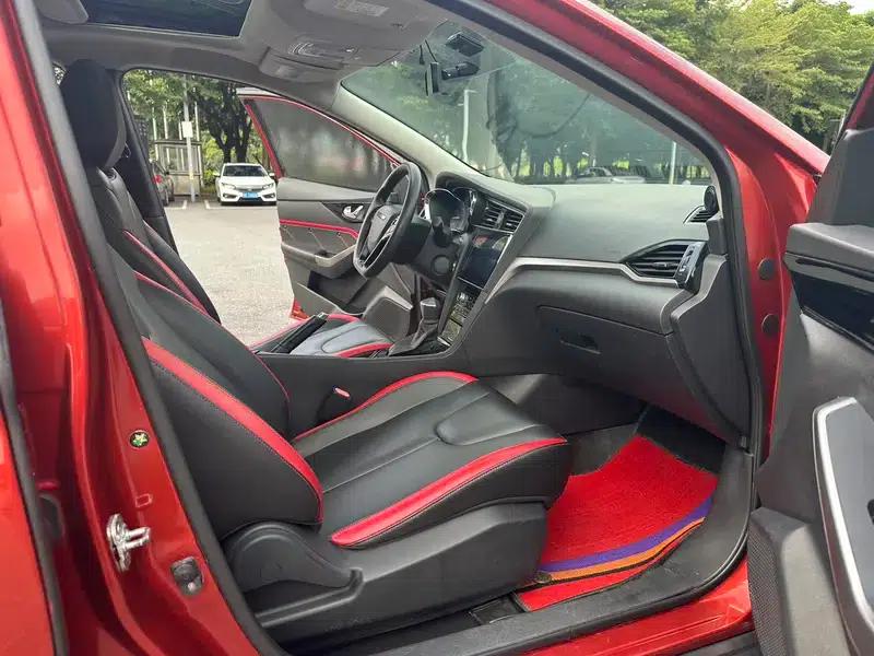 Venucia D60 2018 1.6L CVT Intelligent Elite Edition — миниатюра 10