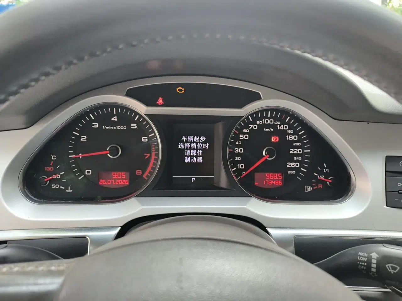 Audi A6L 2011 2.0 TFSI Automatic Standard Edition — миниатюра 11