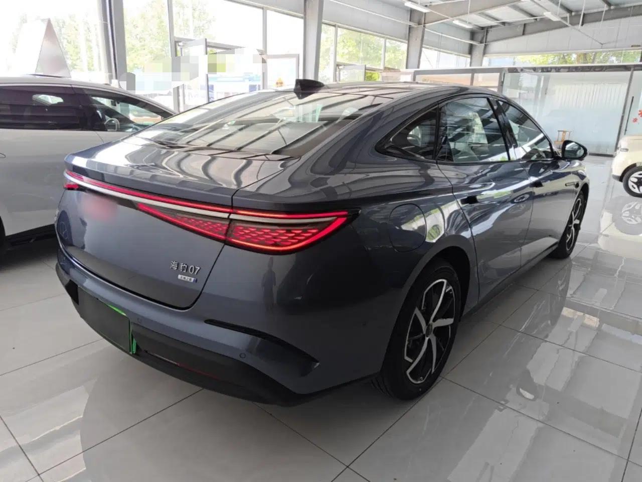 BYD Seal 07 DM-i 2026 DM-i 1.5T 135km Prestigious Edition — миниатюра 6
