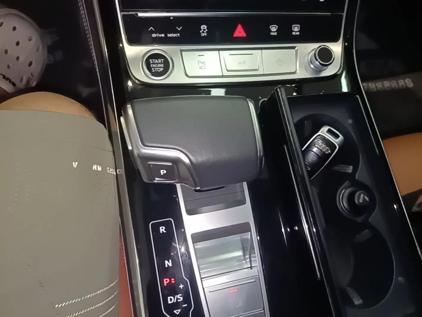 Audi A8 2023 A8L 50 TFSI quattro Prestige Edition — миниатюра 21