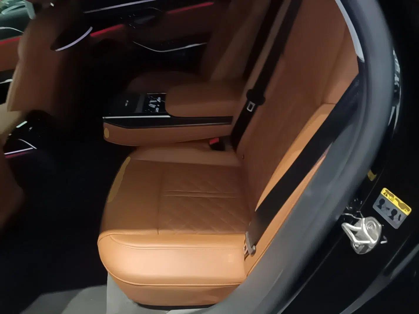 Audi A8 2023 A8L 50 TFSI quattro Prestige Edition — миниатюра 25
