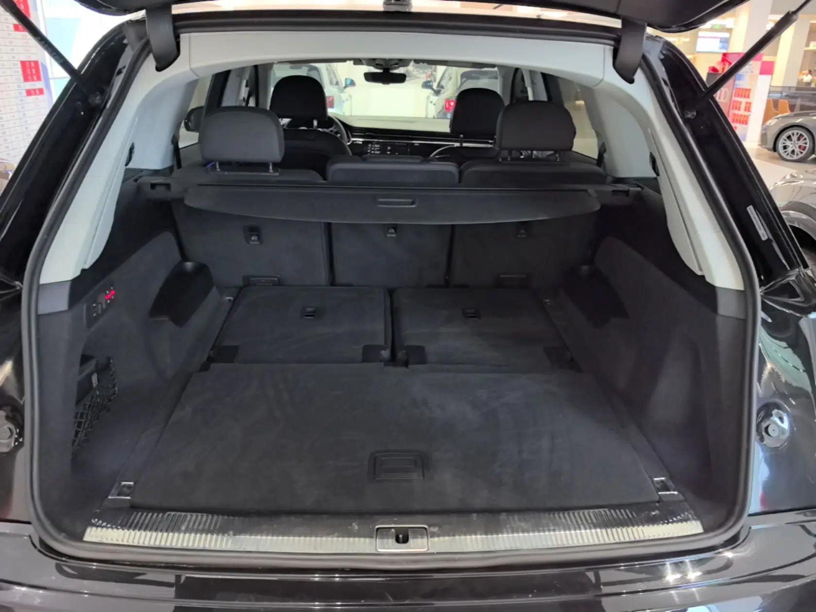Audi Q7 2023 55 TFSI quattro S line Sport Edition — миниатюра 27