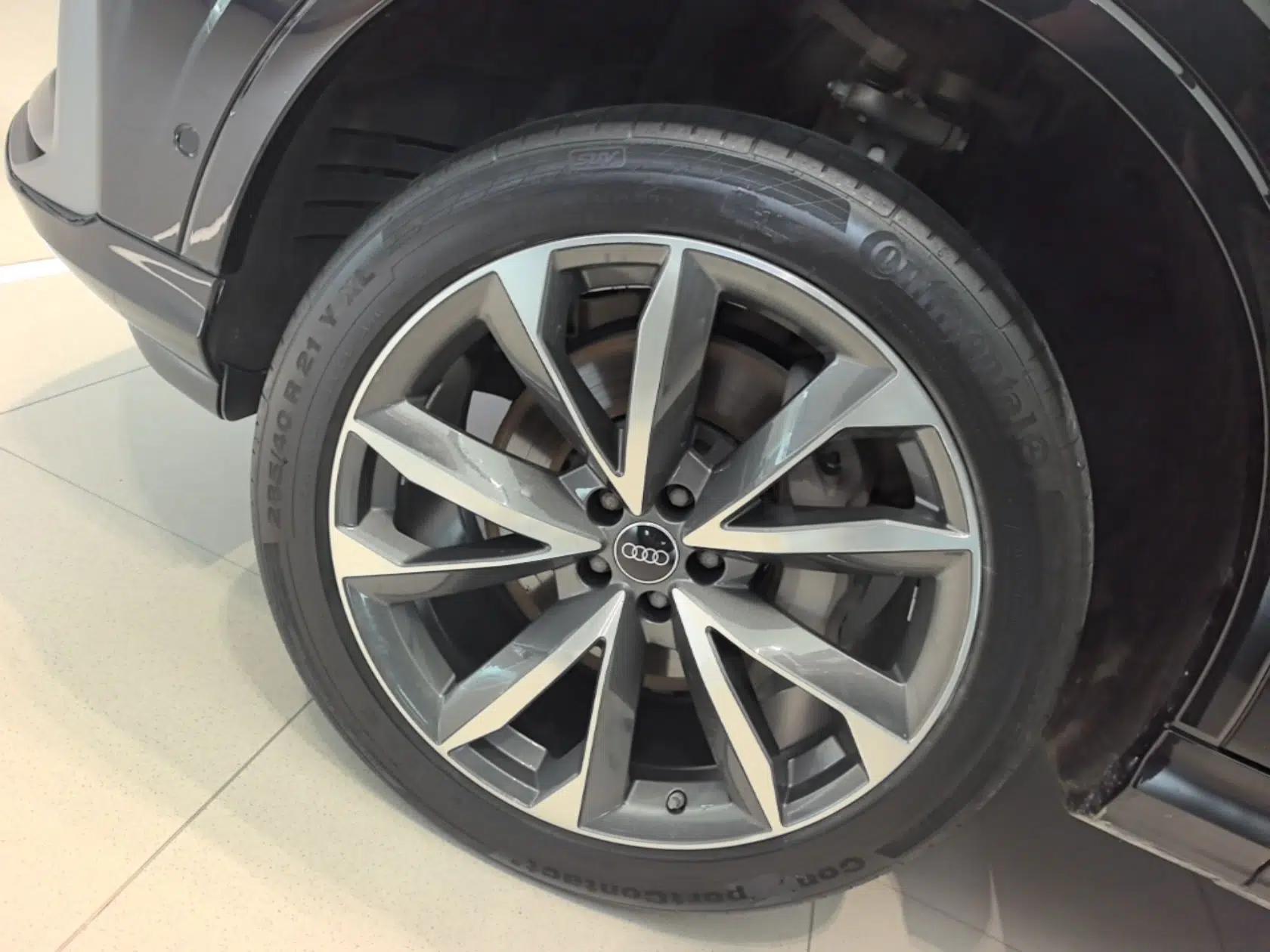 Audi Q7 2023 55 TFSI quattro S line Sport Edition — миниатюра 10