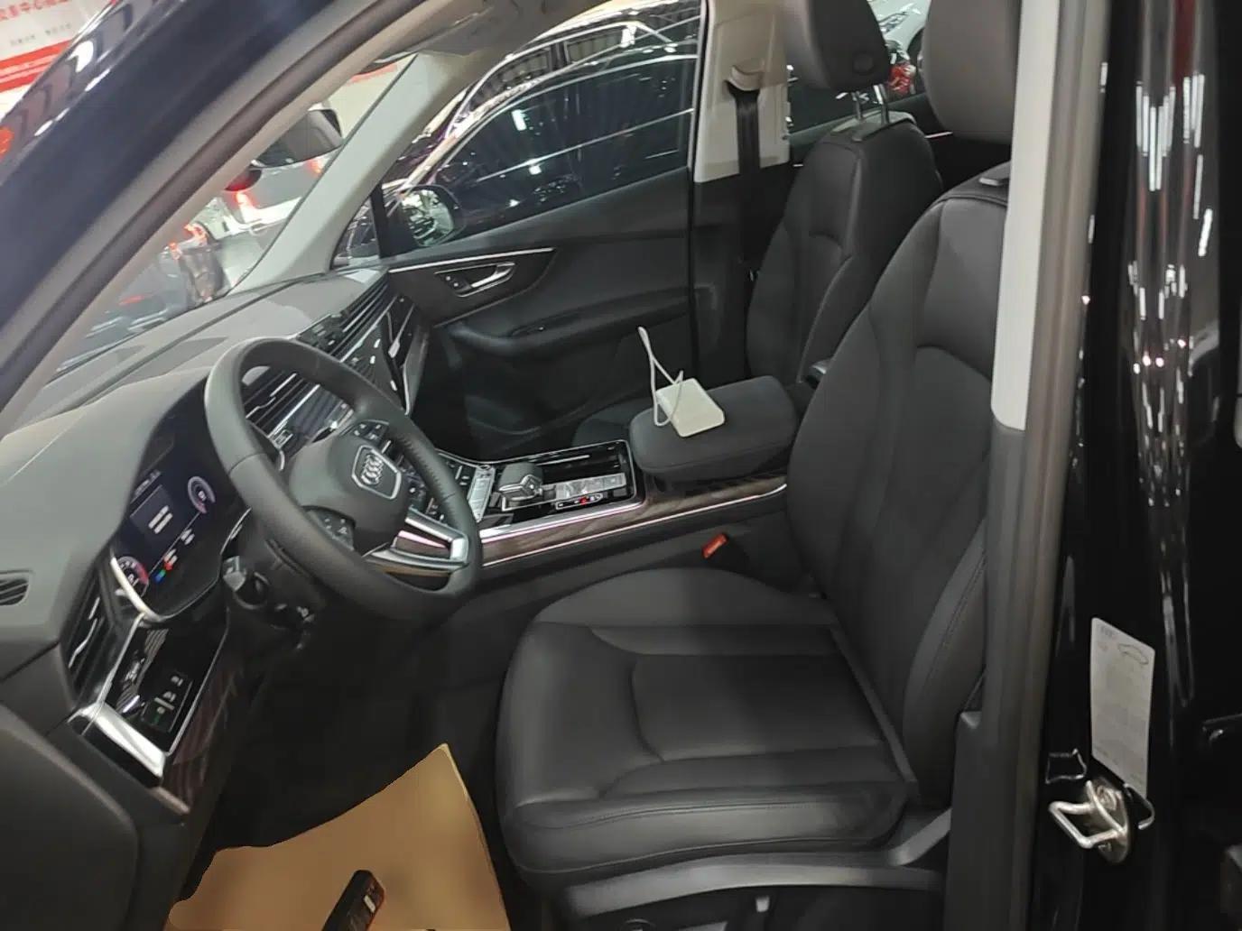 Audi Q7 2020 55 TFSI quattro S line sports model — миниатюра 17
