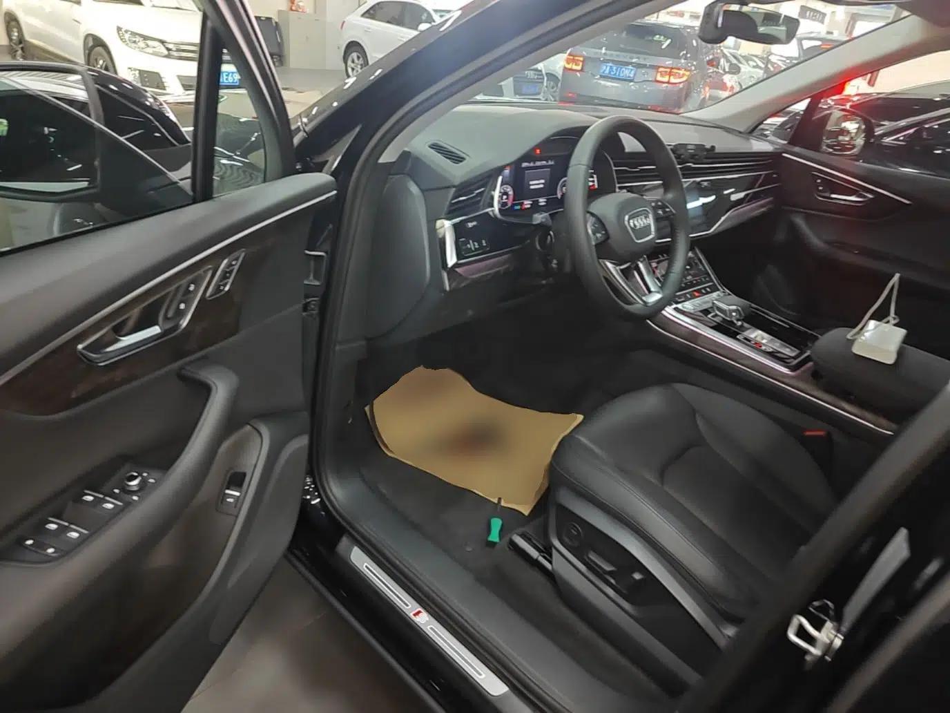 Audi Q7 2020 55 TFSI quattro S line sports model — миниатюра 18