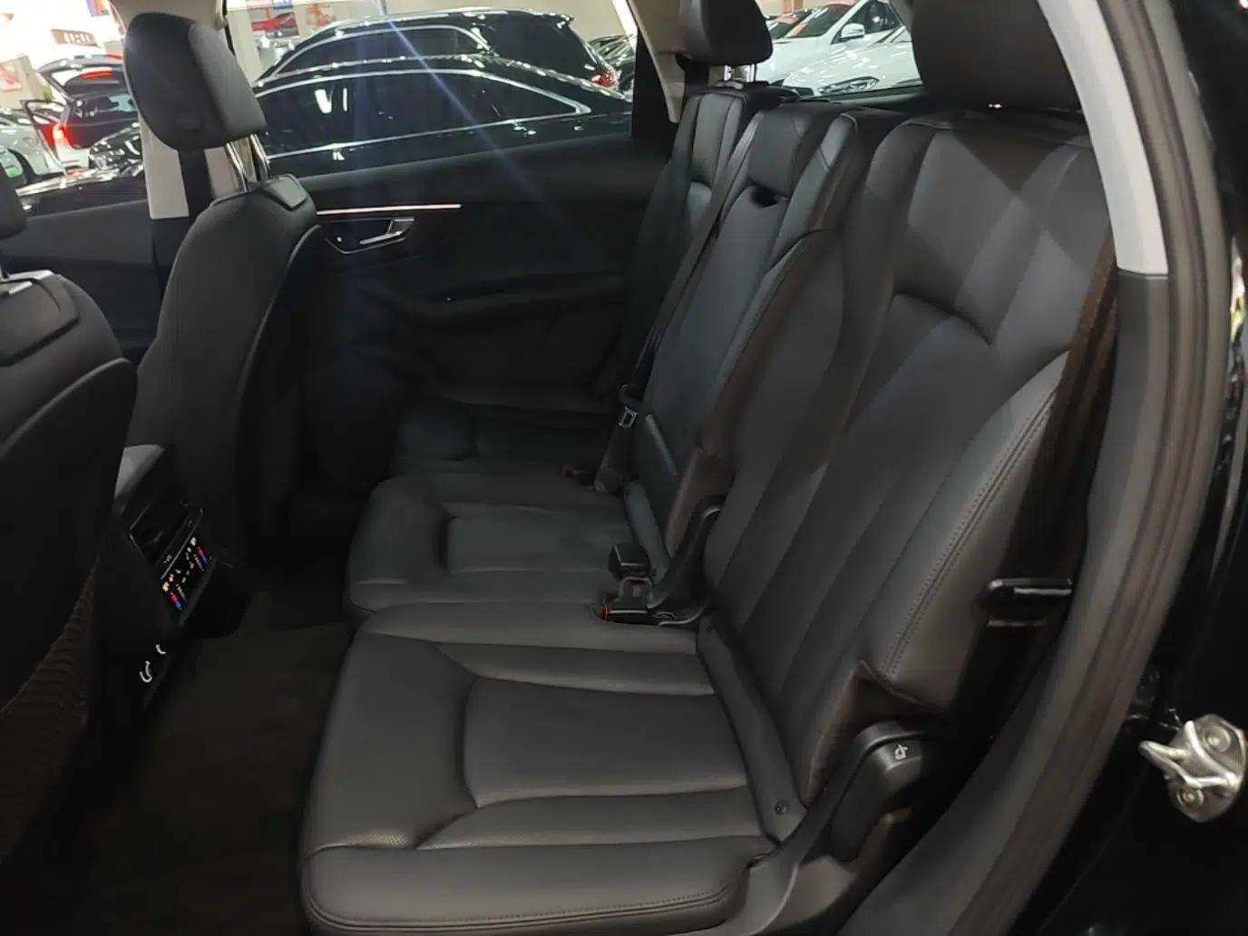 Audi Q7 2020 55 TFSI quattro S line sports model — миниатюра 20