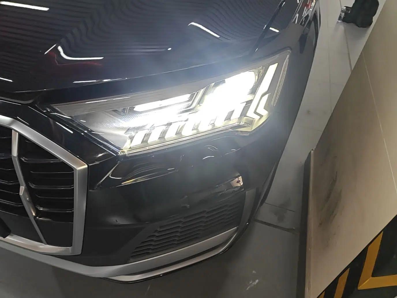 Audi Q7 2020 55 TFSI quattro S line sports model — миниатюра 8