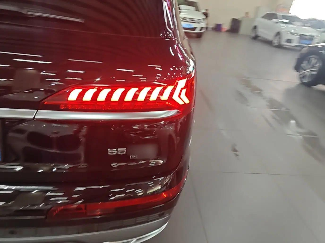 Audi Q7 2020 55 TFSI quattro S line sports model — миниатюра 9