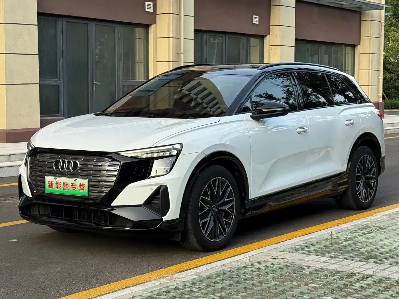 Audi Q5 e-tron 2022 Model 40 e-tron Star Edition Mech Suit — миниатюра 1