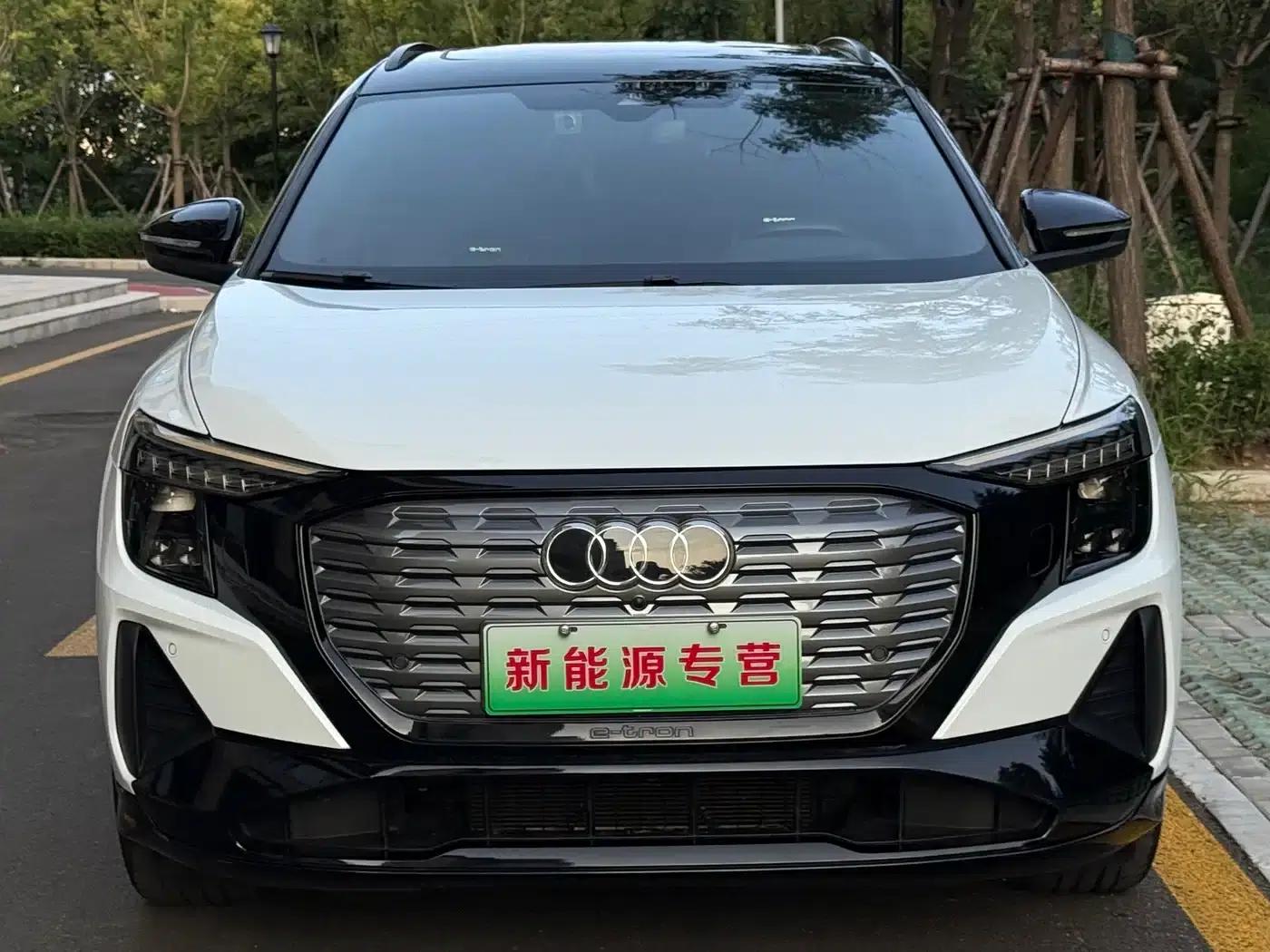 Audi Q5 e-tron 2022 Model 40 e-tron Star Edition Mech Suit — миниатюра 2