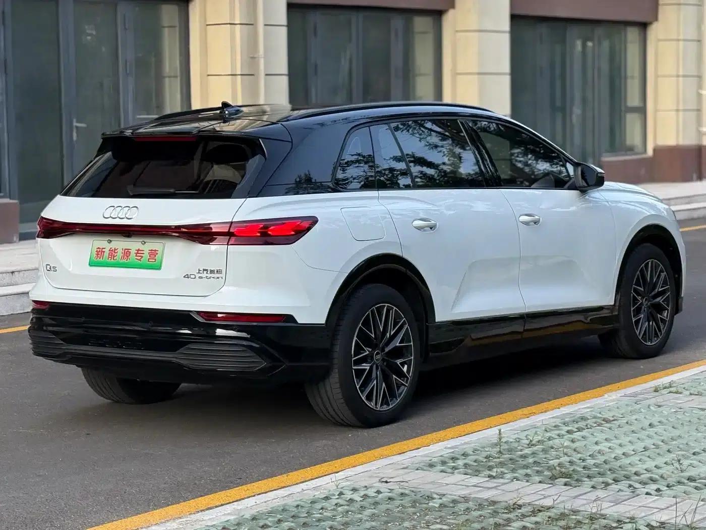 Audi Q5 e-tron 2022 Model 40 e-tron Star Edition Mech Suit — миниатюра 7