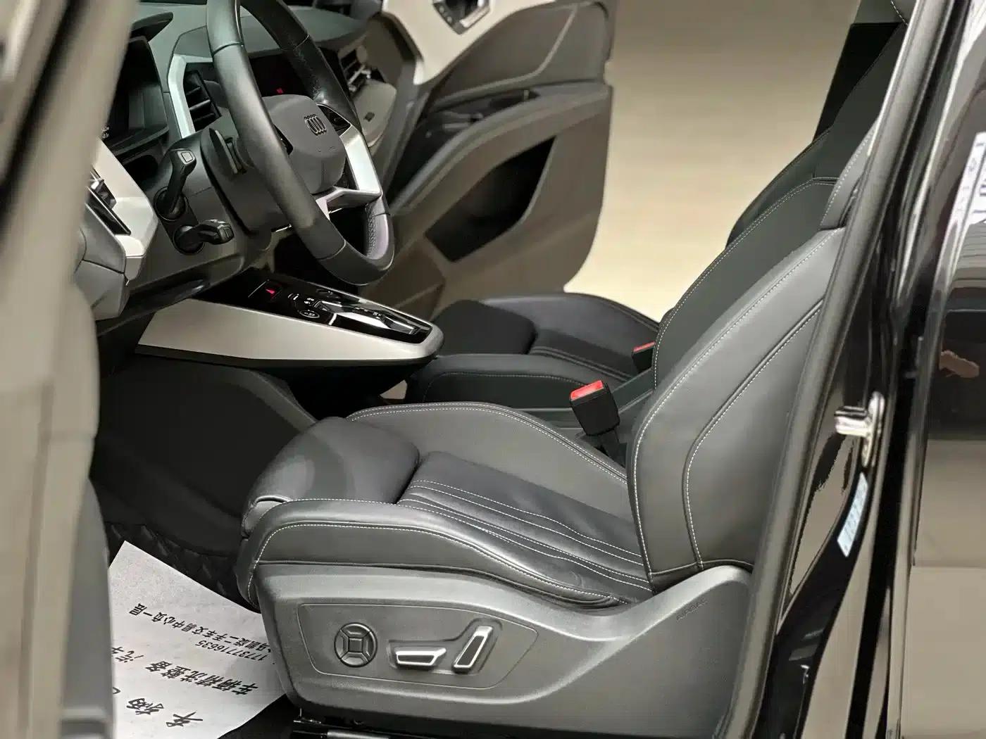 Audi Q5 e-tron 2023 Model 40 e-tron Shining Edition Mecha Set — миниатюра 11