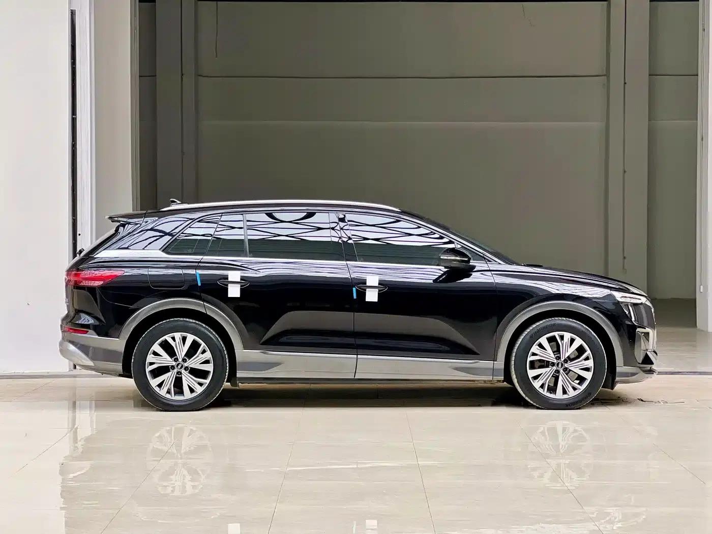Audi Q5 e-tron 2023 Model 40 e-tron Shining Edition Mecha Set — миниатюра 6