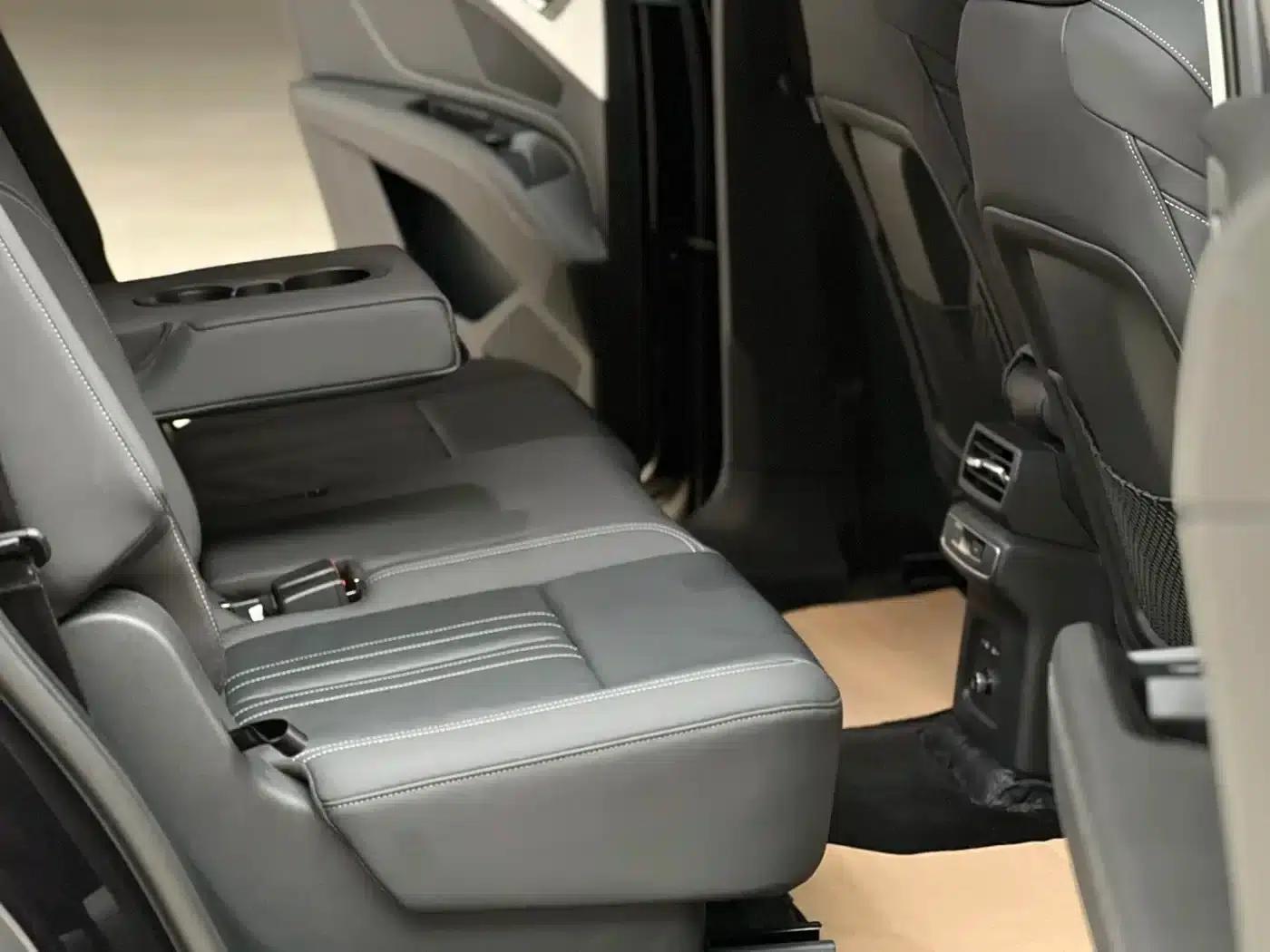 Audi Q5 e-tron 2023 Model 40 e-tron Star Edition - Fashion Set — миниатюра 15