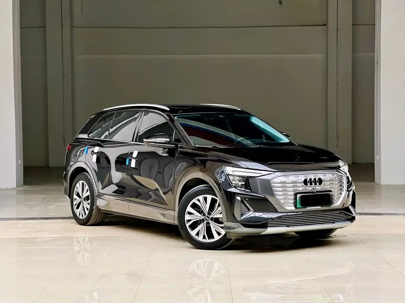 Audi Q5 e-tron 2023 Model 40 e-tron Star Edition - Fashion Set — миниатюра 3
