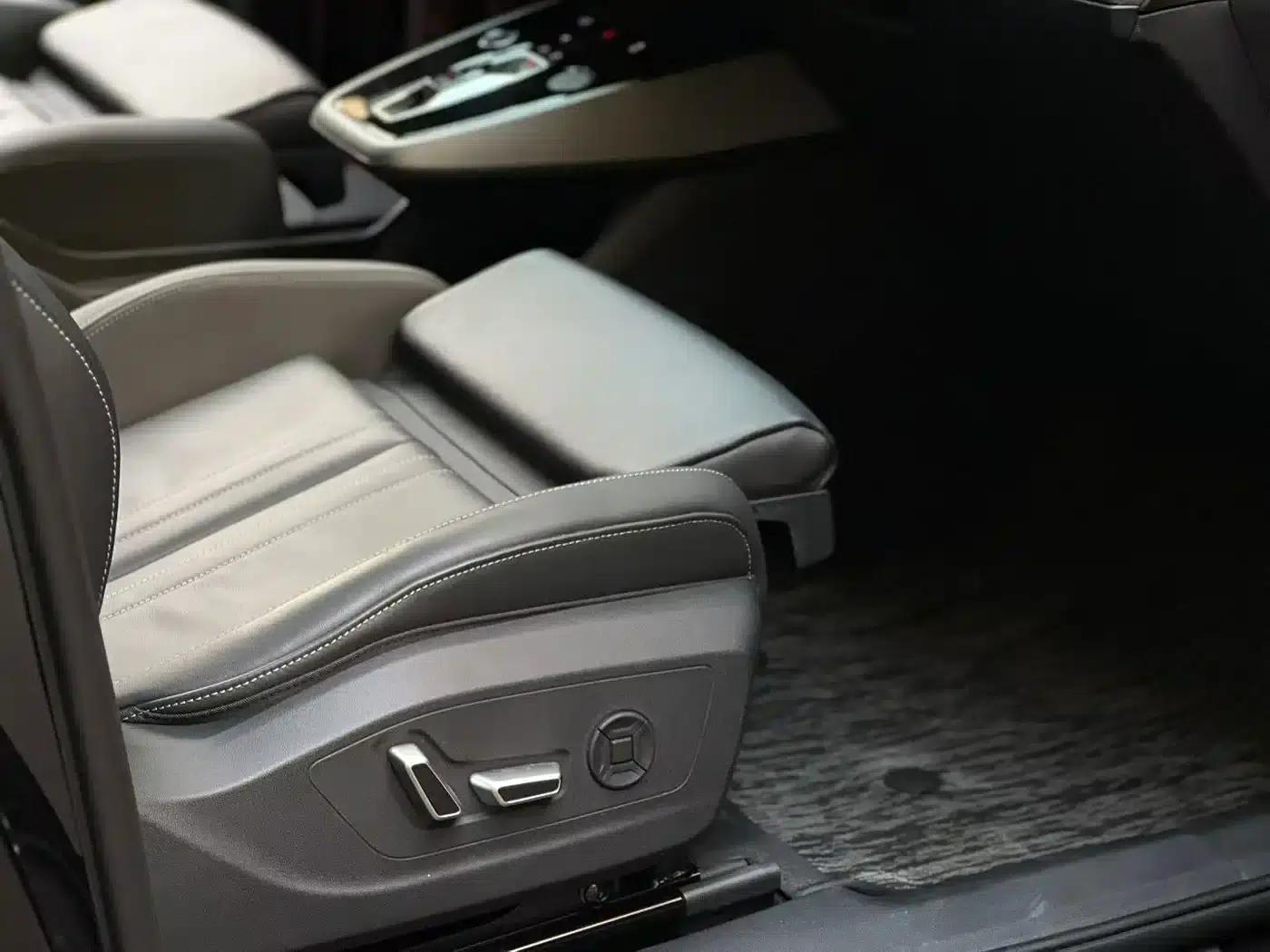 Audi Q5 e-tron 2023 Model 40 e-tron Star Edition - Fashion Set — миниатюра 7