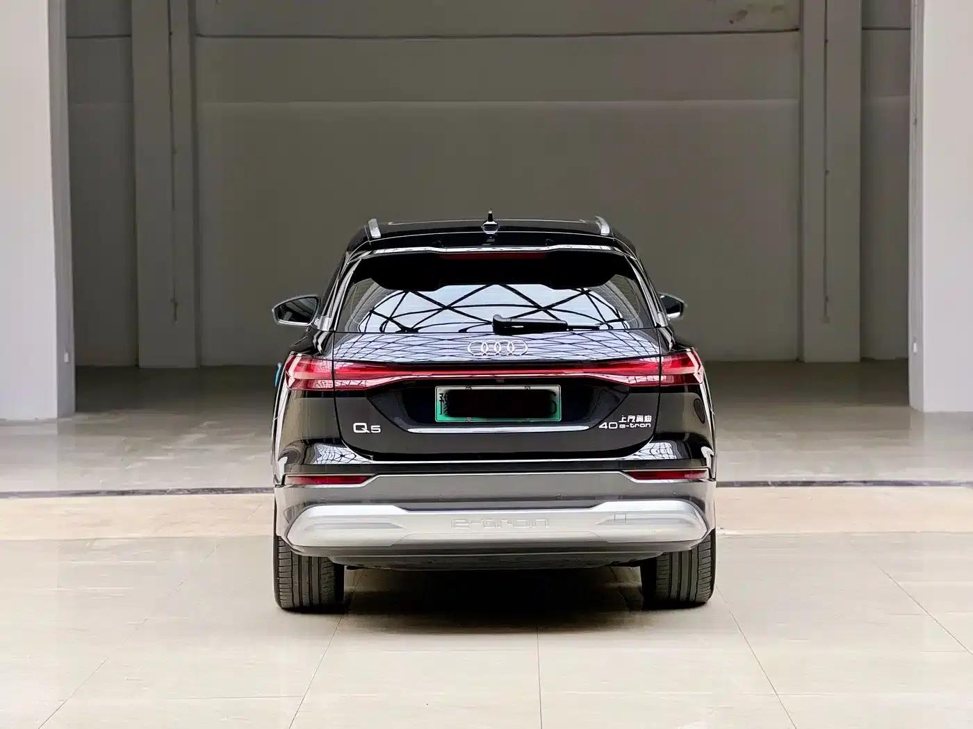 Audi Q5 e-tron 2023 Model 40 e-tron Star Edition - Fashion Set — миниатюра 9