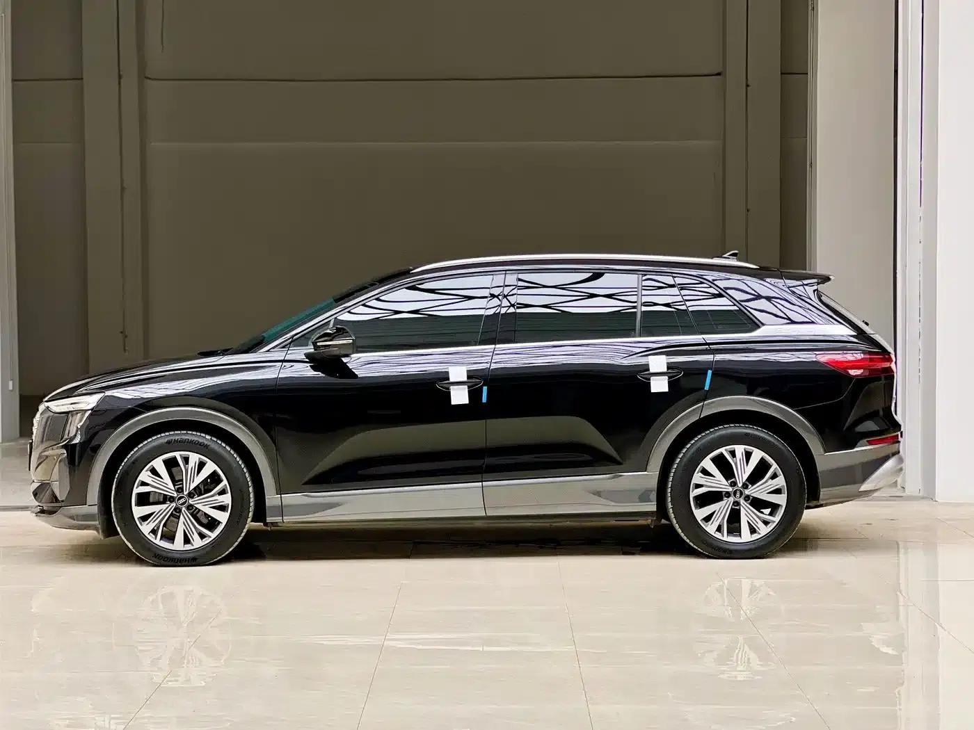 Audi Q5 e-tron 2023 Model 40 e-tron Star Edition - Fashion Set — миниатюра 10
