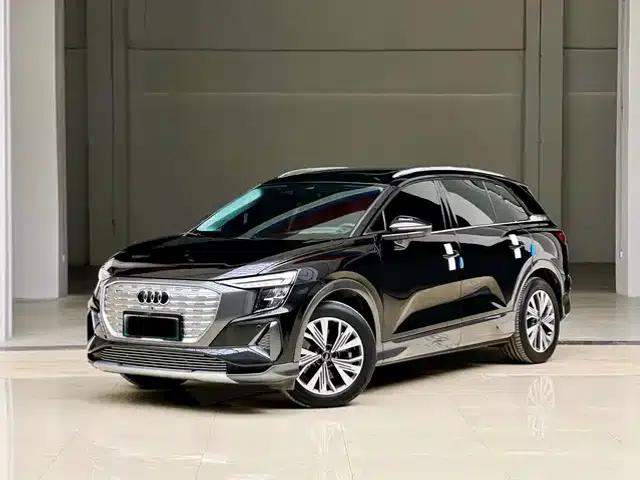 Audi Q5 e-tron 2023 Model 40 e-tron Star Edition - Fashion Set