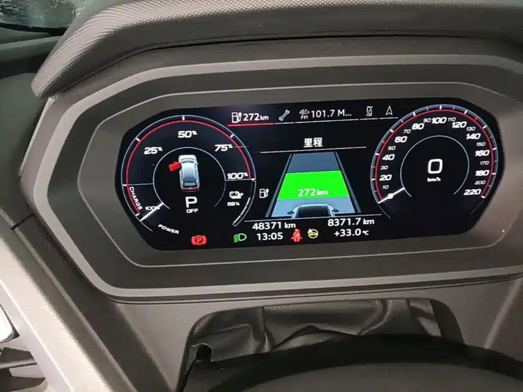 Audi Q5 e-tron 2022 Model 40 e-tron Star Edition Mech Suit — миниатюра 12