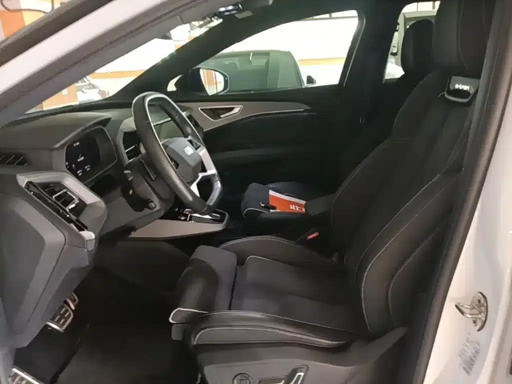 Audi Q5 e-tron 2022 Model 40 e-tron Star Edition Mech Suit — миниатюра 15
