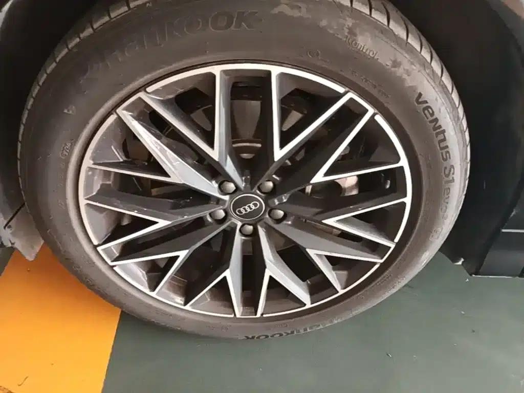 Audi Q5 e-tron 2022 Model 40 e-tron Star Edition Mech Suit — миниатюра 23