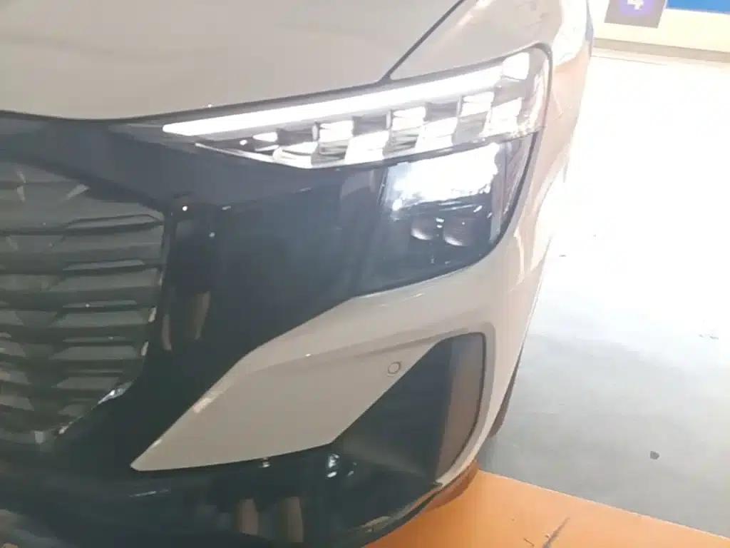 Audi Q5 e-tron 2022 Model 40 e-tron Star Edition Mech Suit — миниатюра 24