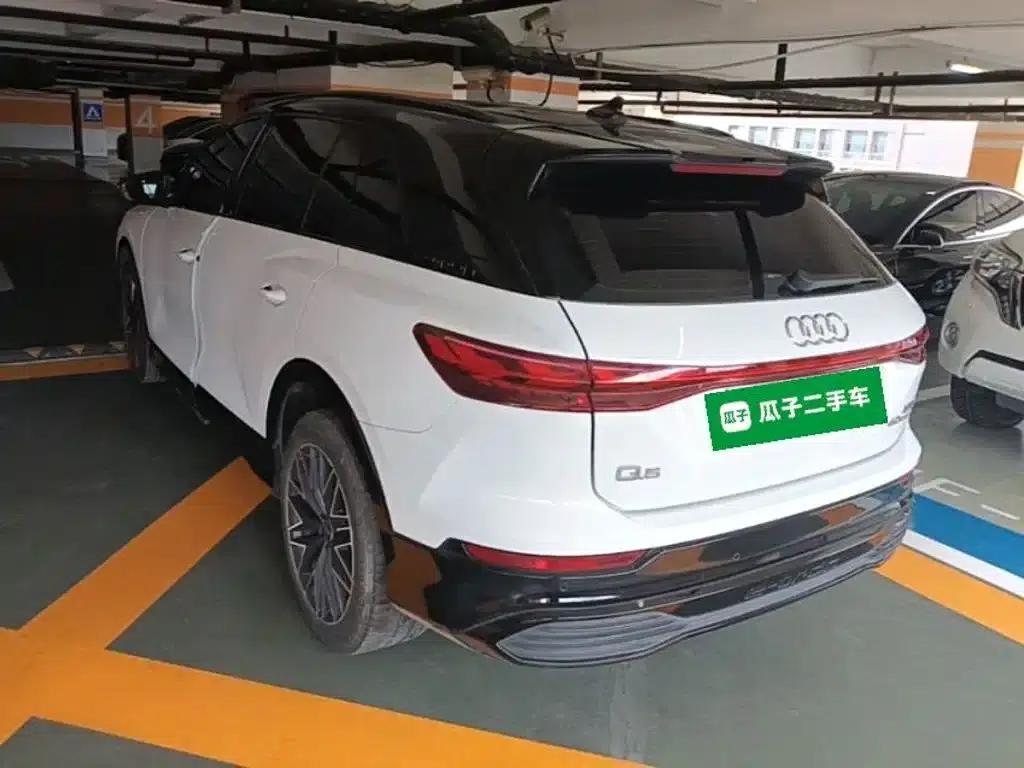 Audi Q5 e-tron 2022 Model 40 e-tron Star Edition Mech Suit — миниатюра 5