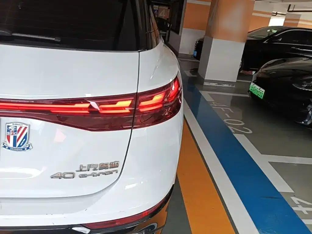 Audi Q5 e-tron 2022 Model 40 e-tron Star Edition Mech Suit — миниатюра 8
