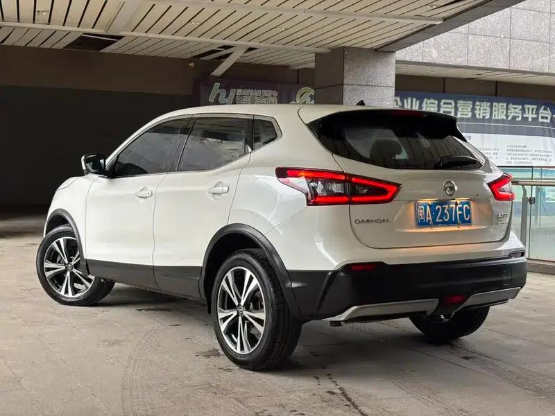 Nissan Qashqai 2019 2.0L CVT Luxury Edition — миниатюра 4