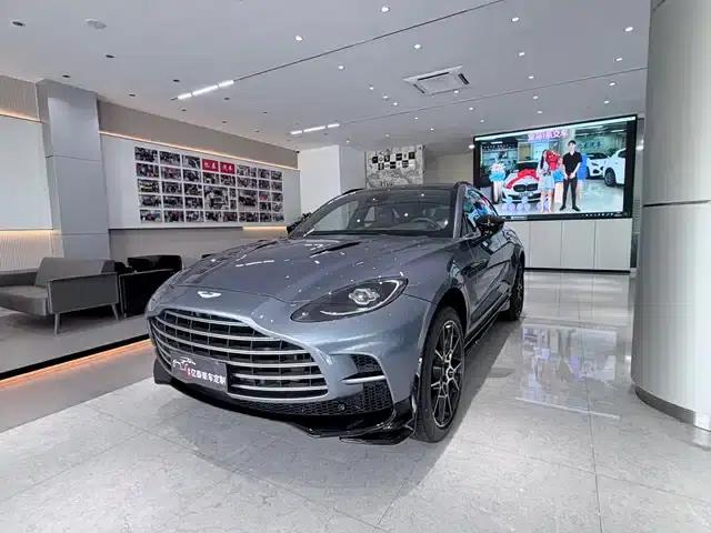 Aston Martin DBX 2025 4.0T V8 707