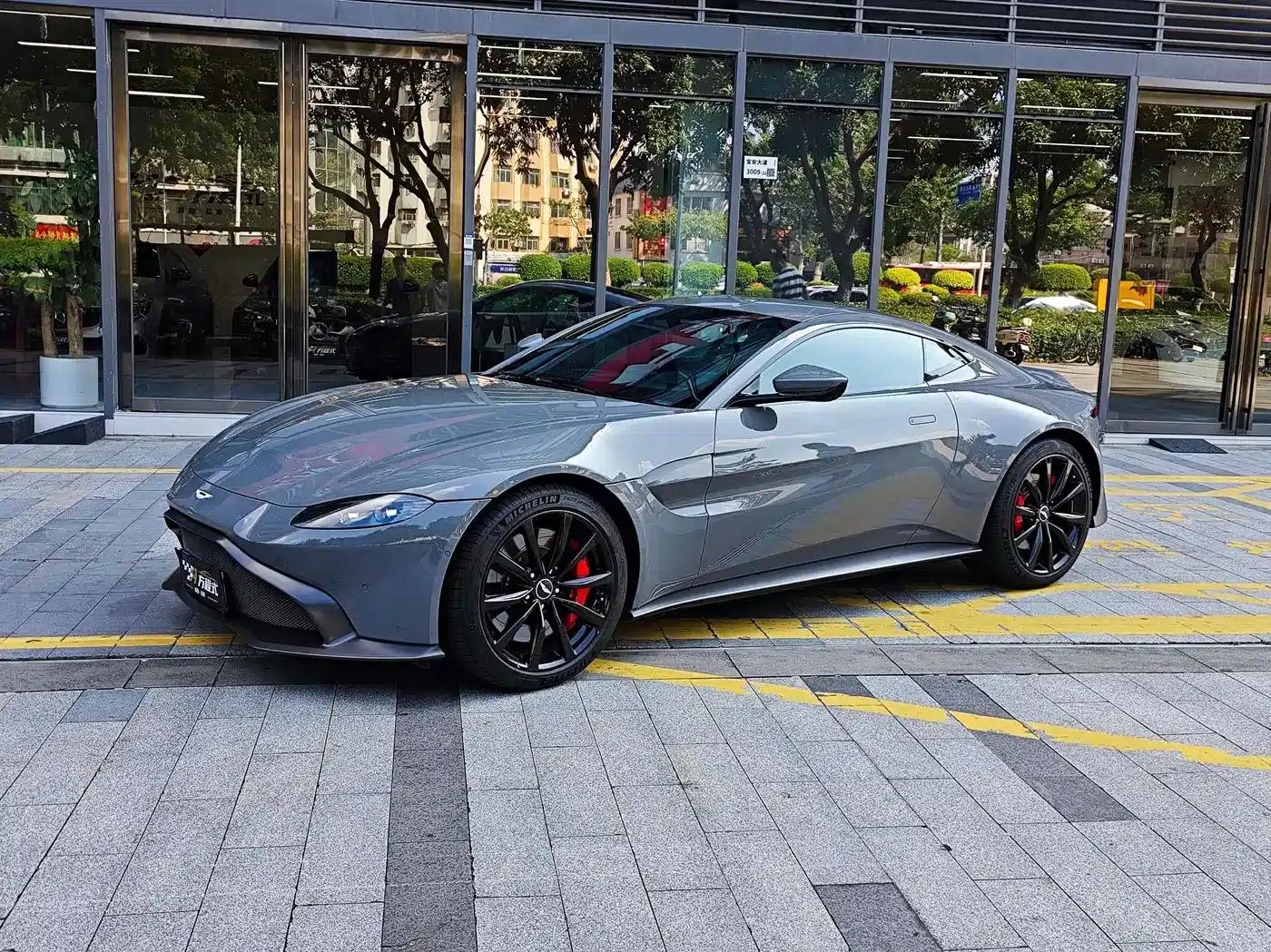 2022 V8 Vantage 4.0T V8 Coupe — миниатюра 2