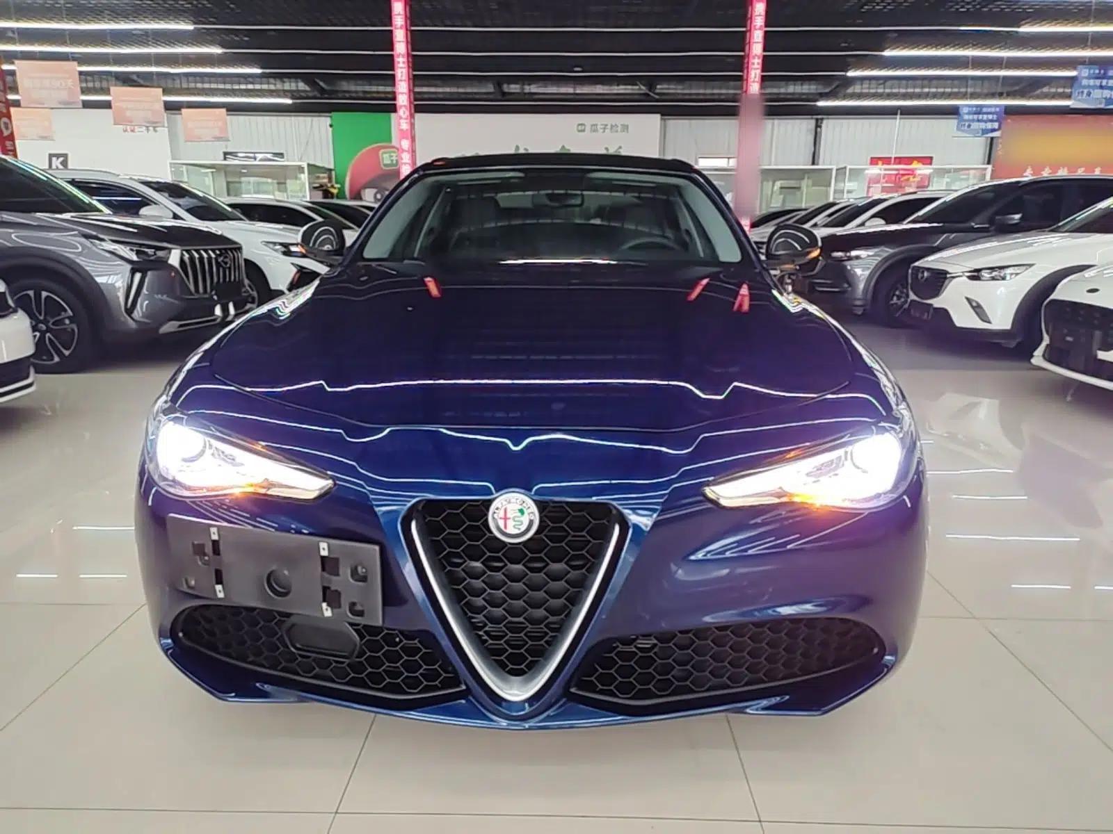 Alfa Romeo Giulia 2017 2.0T 200HP Luxury Edition — миниатюра 2