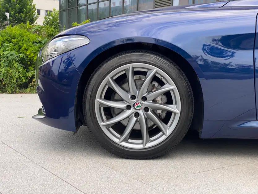 Alfa Romeo Giulia 2017 2.0T 200HP Luxury Edition — миниатюра 14