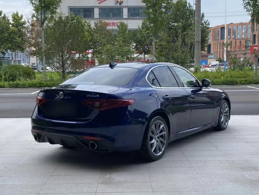 Alfa Romeo Giulia 2017 2.0T 200HP Luxury Edition — миниатюра 16