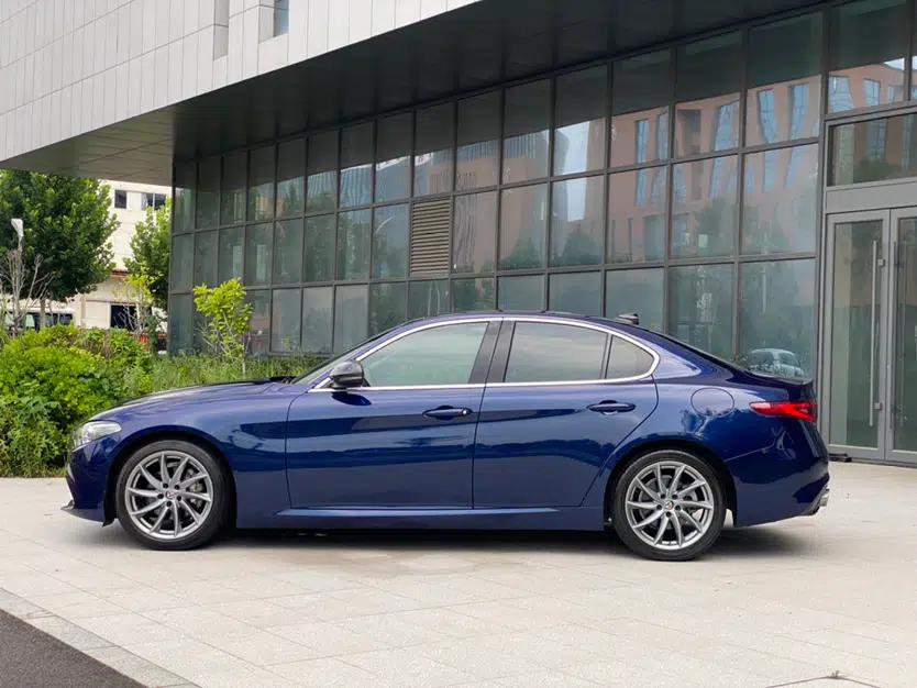Alfa Romeo Giulia 2017 2.0T 200HP Luxury Edition — миниатюра 17